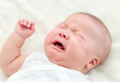 Warum weint mein Neugeborenes immer abends?